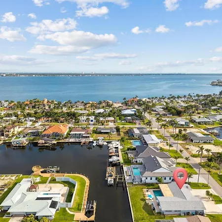 Villa Coastal Escape In Cape Coral
